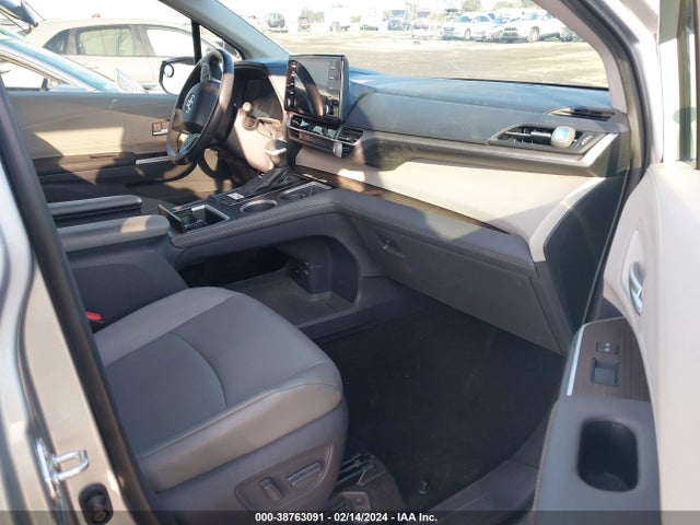 2021 TOYOTA SIENNA XLE VIN: 5TDYRKEC9MS062930