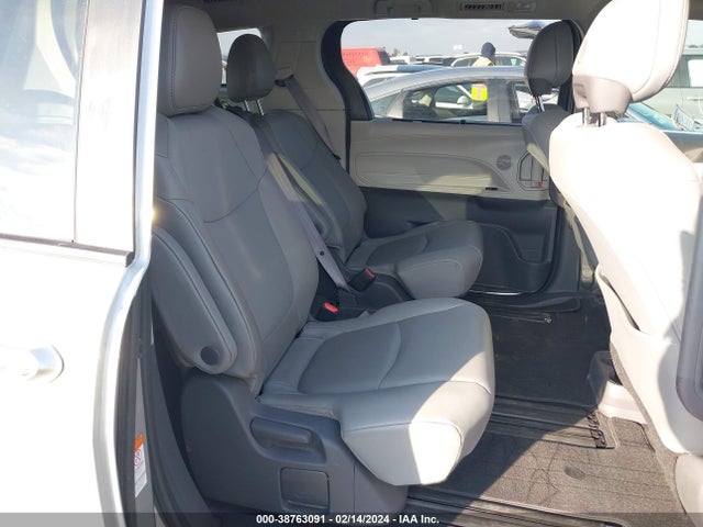 2021 TOYOTA SIENNA XLE VIN: 5TDYRKEC9MS062930