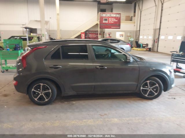 KNDCP3LE2R5137040 KIA NIRO LX