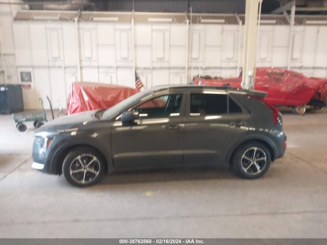 KNDCP3LE2R5137040 KIA NIRO LX