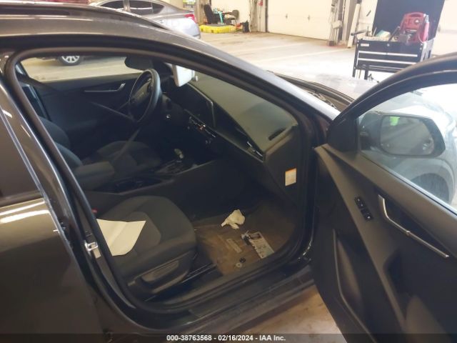 KNDCP3LE2R5137040 KIA NIRO LX