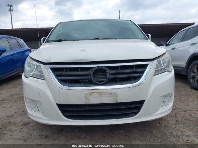 2010 VOLKSWAGEN ROUTAN SE VIN: 2V4RW3D10AR294376