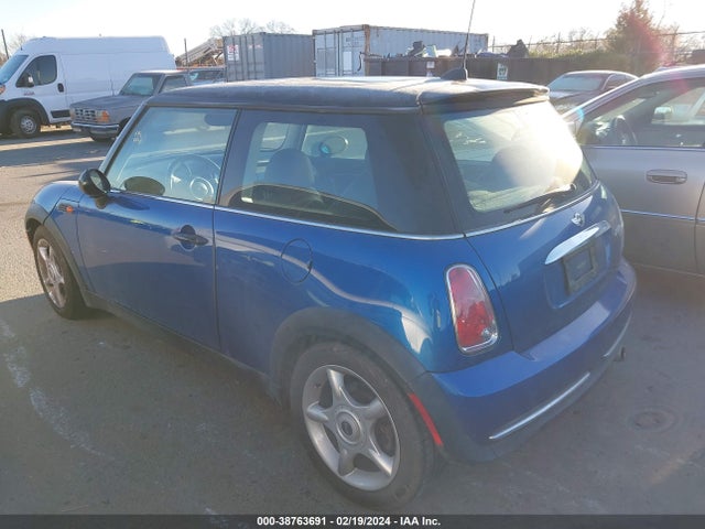 2006 MINI COOPER WMWRC33596TK67777 Photo 2