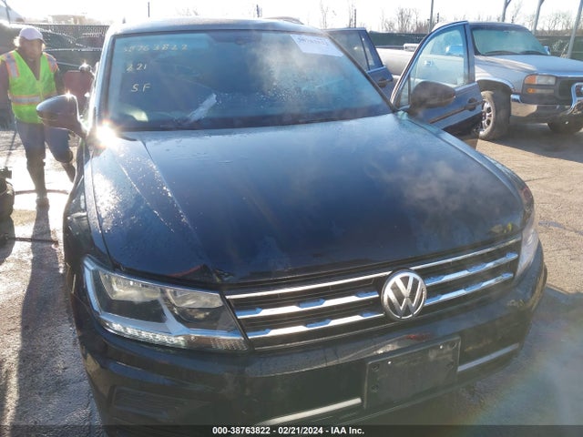 3VV2B7AX2KM190702 Volkswagen Tiguan 2.0t Se/2.0t Sel/2.0t Sel R-line/2.0t Sel R-line Black