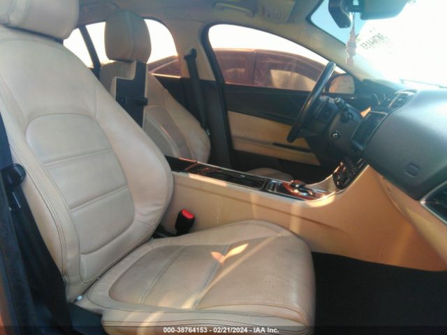 SAJAE4BG7HA969468 Jaguar Xe 25t Prestige
