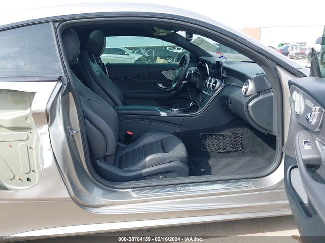 WDDWJ8DB1KF857015 Mercedes-Benz C 300