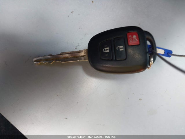 Toyota RAV4 LE 2016 JTMZFREV2GJ061014 Image 11