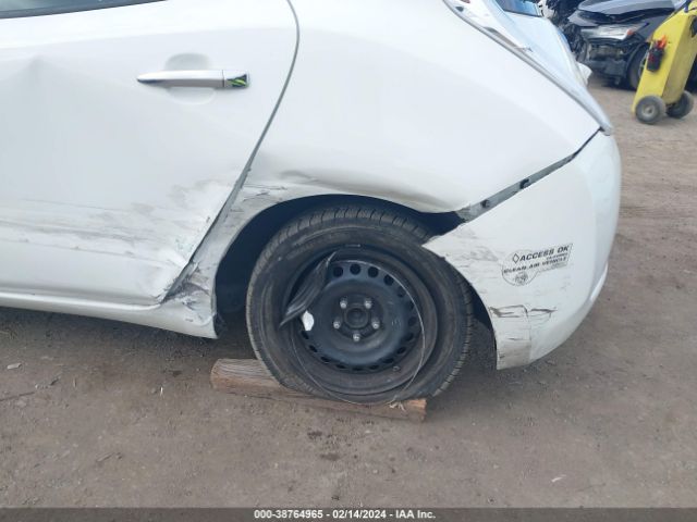 1N4AZ0CP8FC329481 Nissan LEAF S