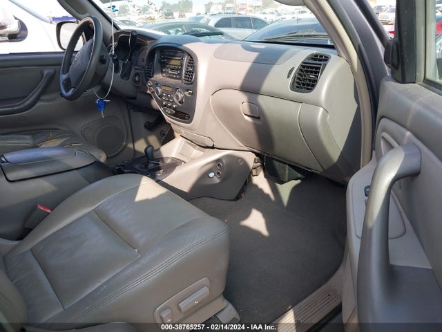 2004 TOYOTA SEQUOIA SR5 V8 VIN: 5TDBT44A74S215971