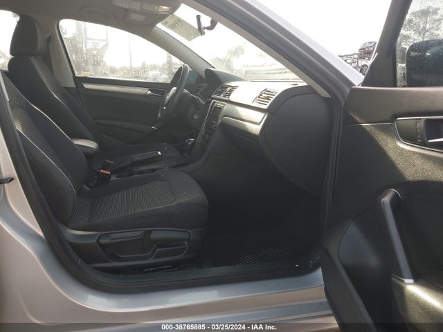 Volkswagen Passat 1.8t S 2017 1VWAT7A37HC057753 Image 5