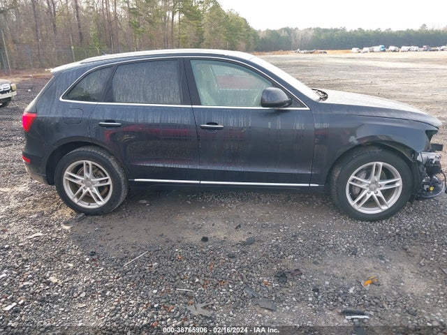 Audi Q5 2.0t Premium 2017 WA1L2AFP1HA043182 Image 14