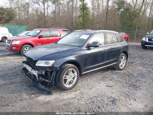 Audi Q5 2.0t Premium 2017 WA1L2AFP1HA043182 Image 2