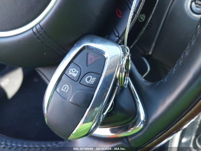 2011 JAGUAR XJ SAJWA2GB9BLV12658 Photo 10