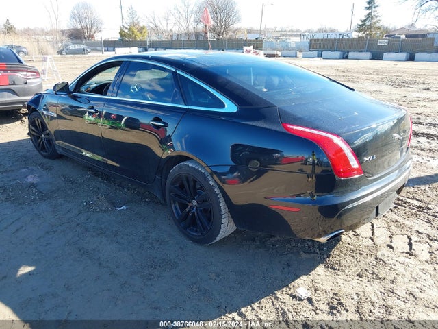 2011 JAGUAR XJ SAJWA2GB9BLV12658 Photo 2