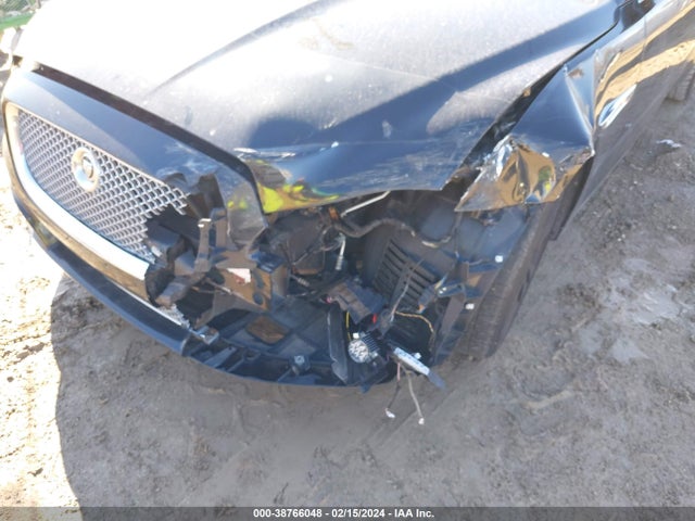 2011 JAGUAR XJ SAJWA2GB9BLV12658 Photo 5