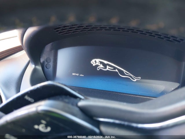 2011 JAGUAR XJ SAJWA2GB9BLV12658 Photo 6