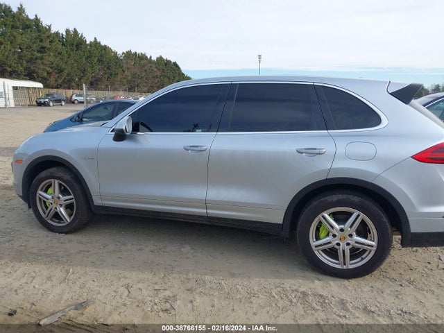 2016 PORSCHE CAYENNE E-HYBRID S VIN: WP1AE2A20GLA61812