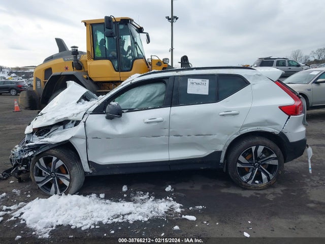 YV4L12UL3R2225828 Volvo Xc40 B5 Plus Dark Theme