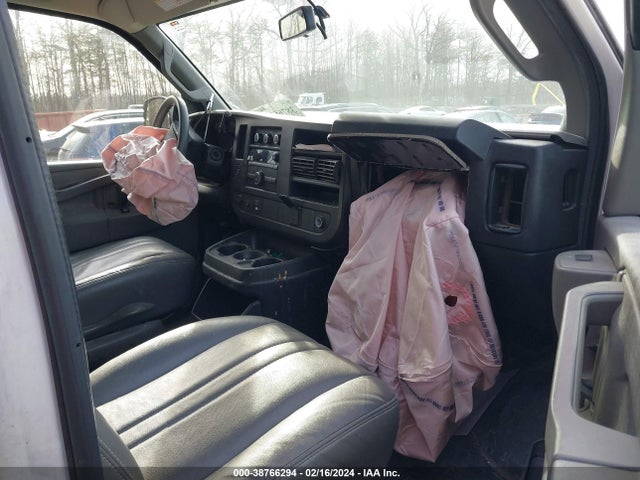 Chevrolet Express 2500 Work Van 2017 1GCWGAFF4H1341706 Image 5
