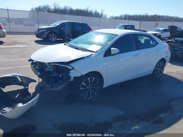 Toyota COROLLA SE 2017 5YFBURHE3HP645762 Image 2