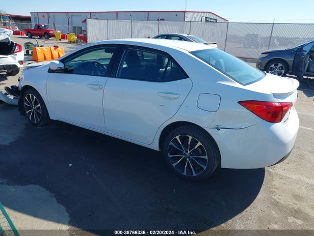 Toyota COROLLA SE 2017 5YFBURHE3HP645762 Image 3