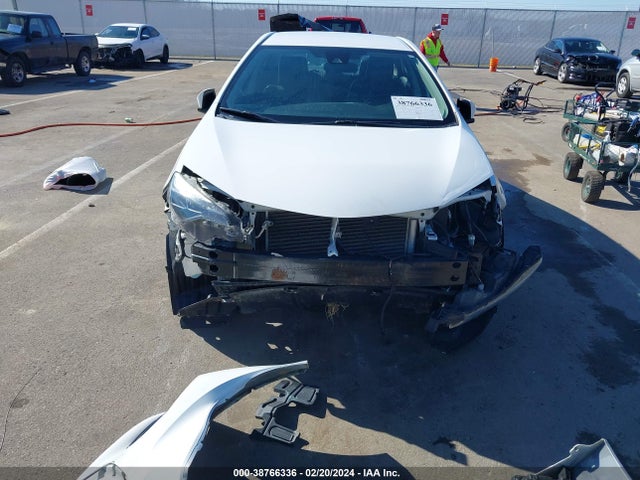Toyota COROLLA SE 2017 5YFBURHE3HP645762 Image 6