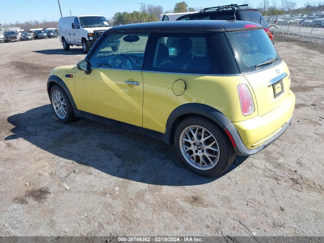 2006 MINI COOPER WMWRC33546TJ77131 Photo 2
