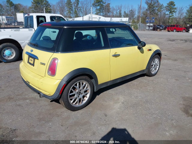 2006 MINI COOPER WMWRC33546TJ77131 Photo 3