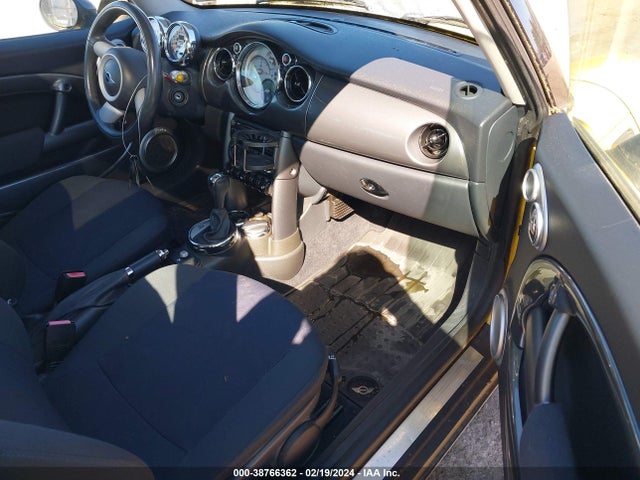 2006 MINI COOPER WMWRC33546TJ77131 Photo 4