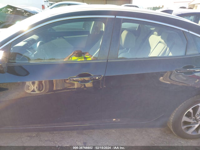 Honda CIVIC EX 2018 2HGFC2F76JH553493 Image 14