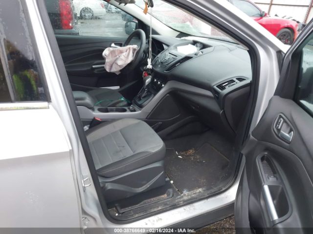 1FMCU0GX5EUE39307 Ford ESCAPE SE
