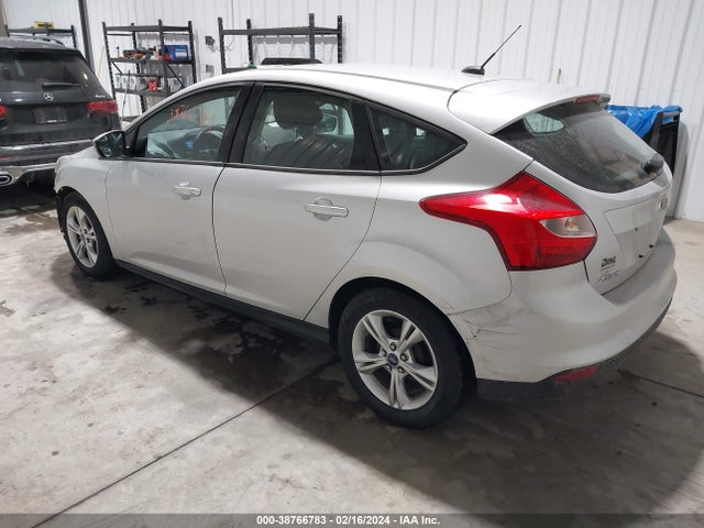 Ford FOCUS SE 2014 1FADP3K21EL369622 Image 3