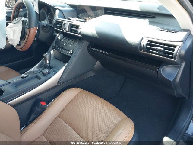 Lexus IS 300 2018 JTHBA1D23J5078458 Image 5