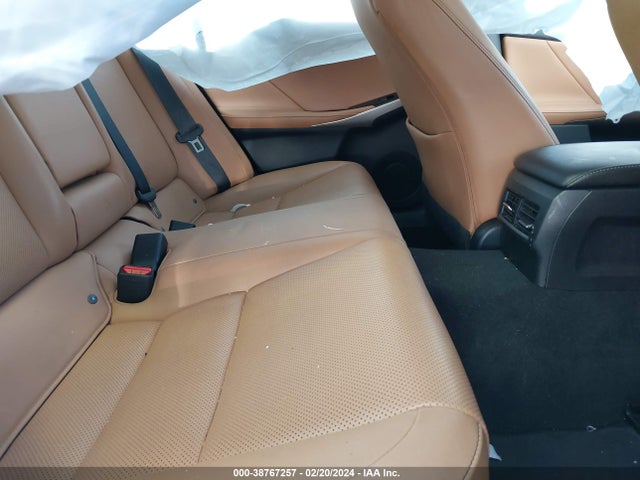 Lexus IS 300 2018 JTHBA1D23J5078458 Image 8