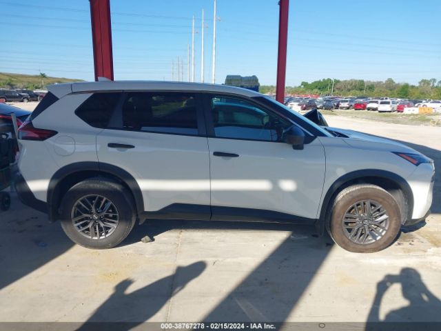 5N1AT3AA4MC687441 Nissan Rogue S Fwd
