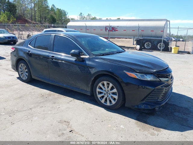 Toyota CAMRY LE 2018 4T1B11HK3JU070504 Image 1