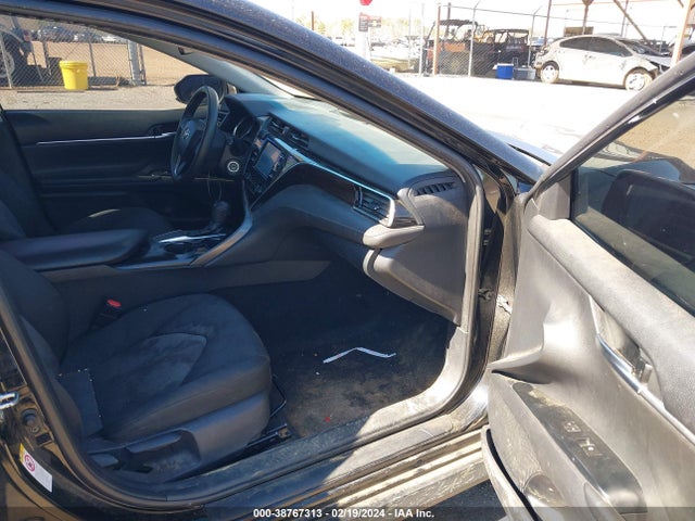 Toyota CAMRY LE 2018 4T1B11HK3JU070504 Image 5