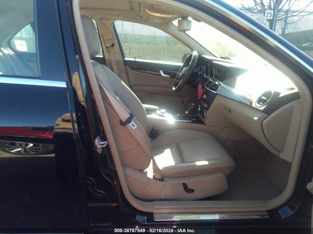 2014 MERCEDES-BENZ C 300 LUXURY 4MATIC/SPORT 4MATIC VIN: WDDGF8AB4EG230883