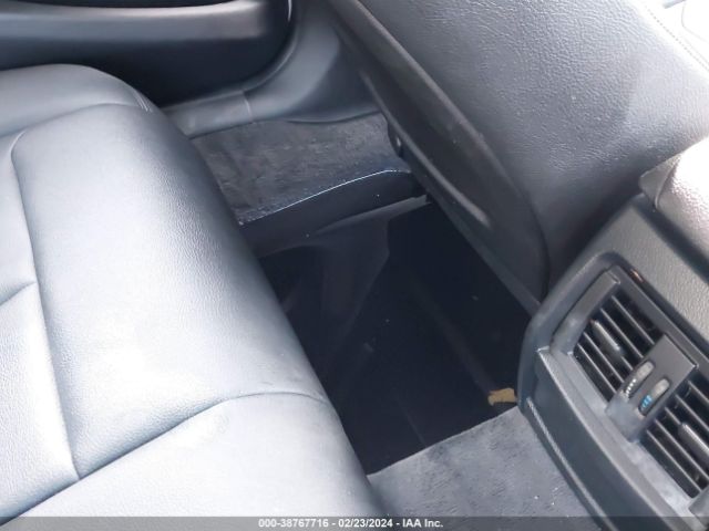 WBA3B1G58FNT02613 BMW 320i