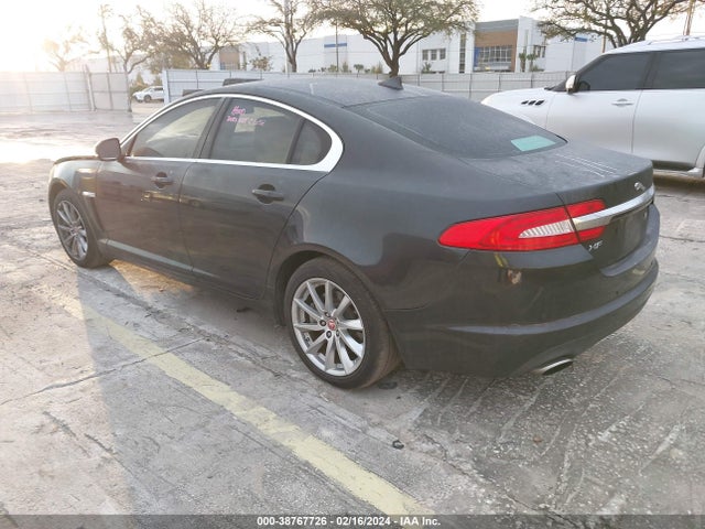 2013 JAGUAR XF SAJWA0ES2DPS95652 Photo 2