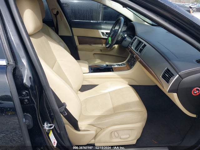 2013 JAGUAR XF SAJWA0E77D8S91974 Photo 4