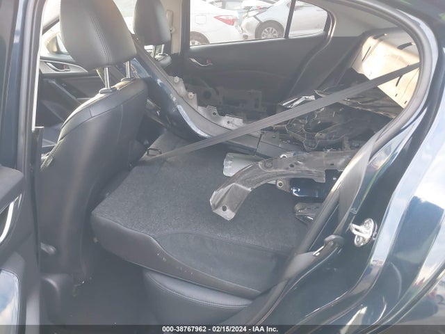 3MZBN1V39JM179573 Mazda Mazda3 Touring