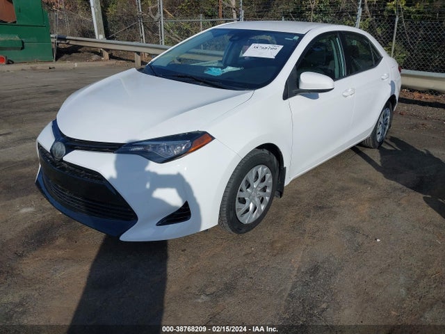 Toyota COROLLA LE 2017 5YFBURHE3HP677367 Image 2