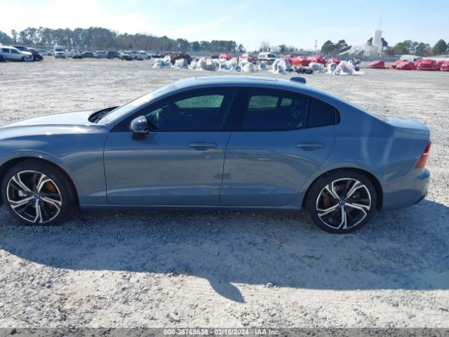 7JRL12TL9RG294595 Volvo S60 B5 Plus Dark Theme