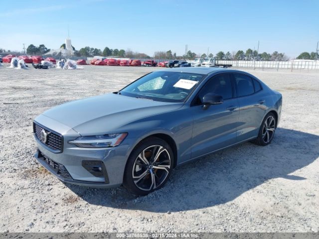 7JRL12TL9RG294595 Volvo S60 B5 Plus Dark Theme