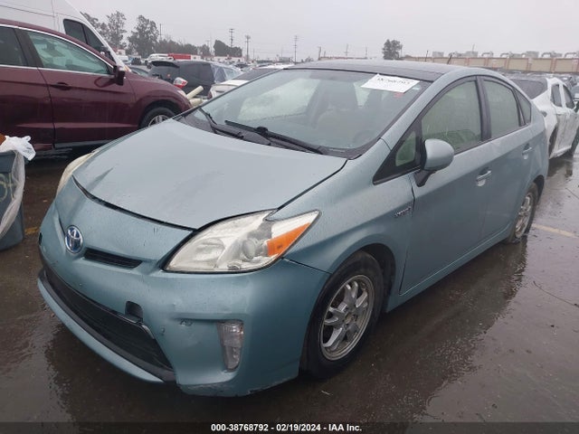 Toyota Prius Three 2014 JTDKN3DU9E1769462 Image 2
