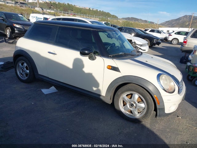 2007 MINI COOPER WMWMF33577TT57951 Photo 0