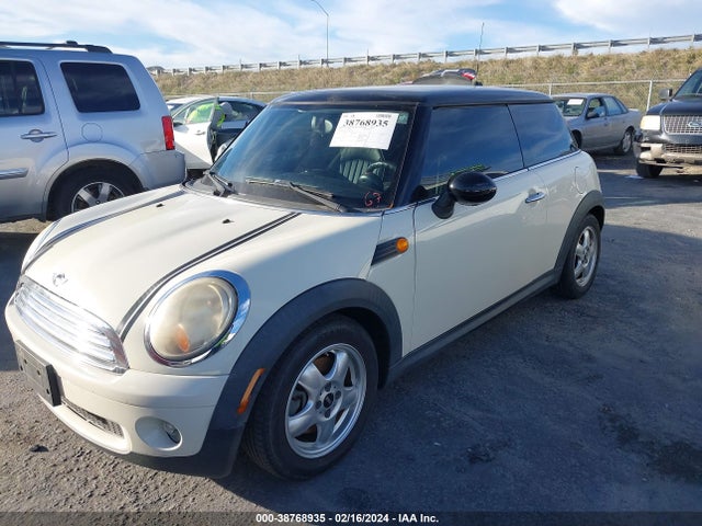 2007 MINI COOPER WMWMF33577TT57951 Photo 1