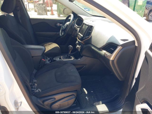 1C4PJLCB5GW127652 Jeep Cherokee Altitude