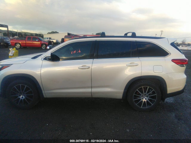 Toyota Highlander Se 2018 5TDJZRFH9JS554387 Image 13